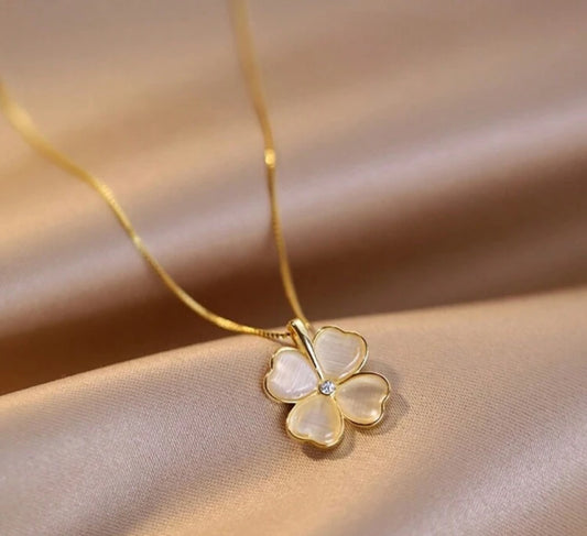 Neckless  White Flower Gold Color